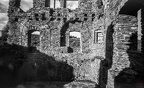 Ruine Schmidtburg mit Blick zur Altburg (mittlere Fensteröffnung)
